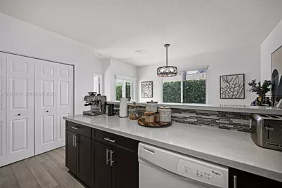 1375 SW 105th Ave, Pembroke Pines, FL 33025 - Photo 15