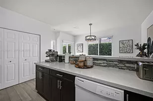 1375 SW 105th Ave, Pembroke Pines, FL 33025 - Photo 15