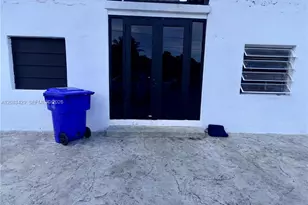 1829 NW 5th St, Miami, FL 33125 - Photo 3
