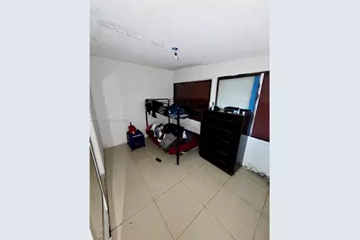 1829 NW 5th St, Miami, FL 33125 - Photo 9