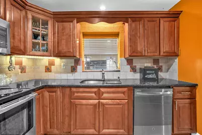 2351 NW 60th Ter, Sunrise, FL 33313 - Photo 9