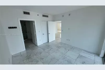 55 SE 6th St #2101, Miami, FL 33131 - Photo 15