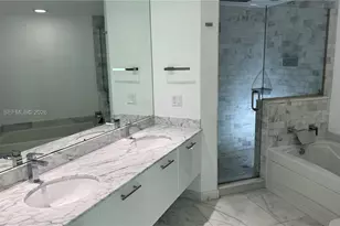 55 SE 6th St, Miami, FL 33131 - Photo 11