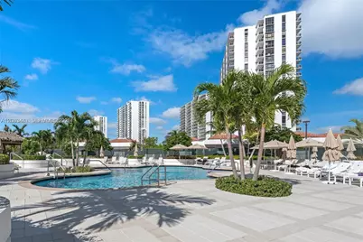 20281 E Country Club Dr #1008, Aventura, FL 33180 - Photo 29