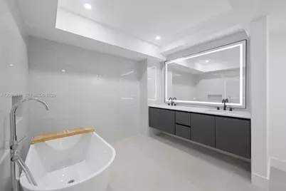 20281 E Country Club Dr #1008, Aventura, FL 33180 - Photo 23