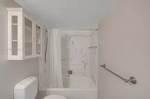 2555 Collins Ave, Miami Beach, FL 33140 - Photo 29