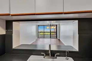 2555 Collins Ave, Miami Beach, FL 33140 - Photo 23
