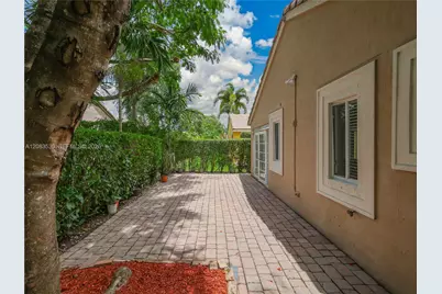 1509 Canary Island Dr, Weston, FL 33327 - Photo 25