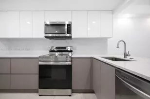 1717 N Bayshore Dr, Miami, FL 33132 - Photo 3