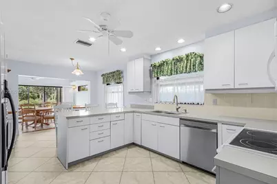 621 Roosevelt Ave, Lehigh Acres, FL 33936 - Photo 9