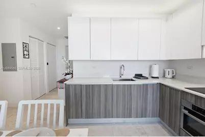 239 SW 9th #1704, Miami, FL 33130 - Photo 11