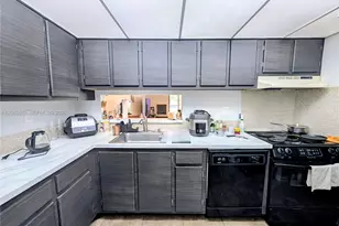 8075 SW 107th Ave, Miami, FL 33173 - Photo 5