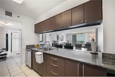 1200 Brickell Bay Dr #4121, Miami, FL 33131 - Photo 7