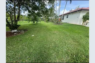 19381 SW 196th St, Miami, FL 33187 - Photo 11