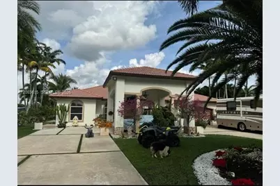 19381 SW 196th St, Miami, FL 33187 - Photo 9