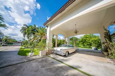 19381 SW 196th St, Miami, FL 33187 - Photo 15