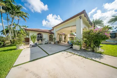 19381 SW 196th St, Miami, FL 33187 - Photo 13