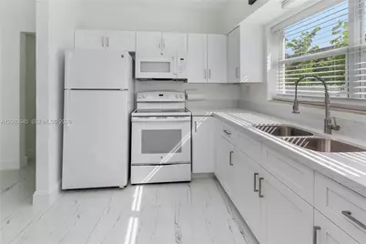 1236 NE 109th St #2, Miami, FL 33161 - Photo 5