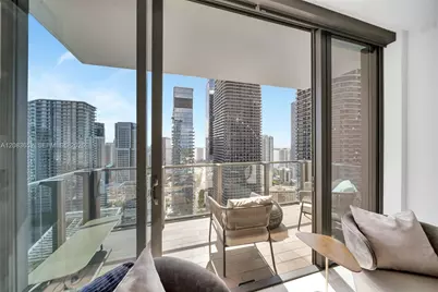 88 SW 7th St #3203, Miami, FL 33130 - Photo 3