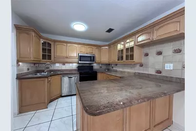911 NW 30th Pl #911, Miami, FL 33125 - Photo 13