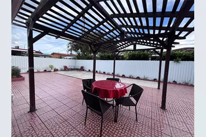 911 NW 30th Pl #911, Miami, FL 33125 - Photo 9