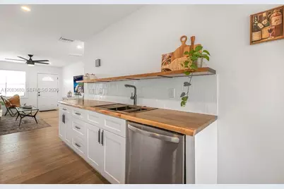 218 SW 10th Ave, Delray Beach, FL 33444 - Photo 9