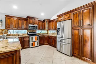 1387 SW 181st Ave, Pembroke Pines, FL 33029 - Photo 3