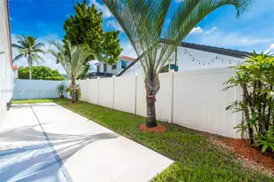 1387 SW 181st Ave, Pembroke Pines, FL 33029 - Photo 27