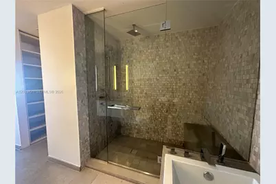 88 SW 7th St #2806, Miami, FL 33130 - Photo 15