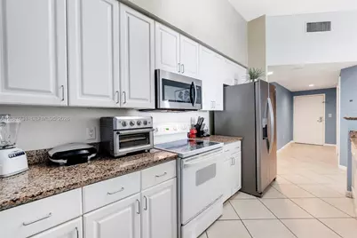 1155 Brickell Bay Dr #202, Miami, FL 33131 - Photo 9