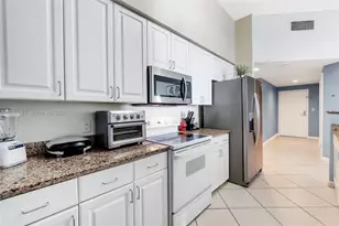 1155 Brickell Bay Dr, Miami, FL 33131 - Photo 9