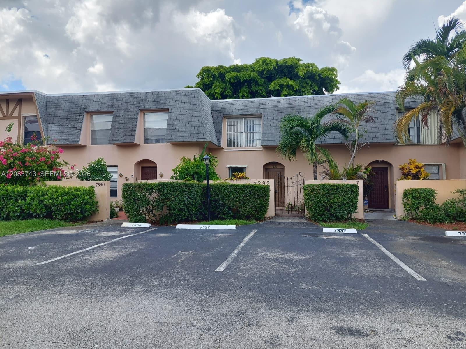 7332 SW 25th Ct #12 - 7332 SW 25th Ct #12, Davie, FL 33317 Luxury Property | Jose Angel Pina