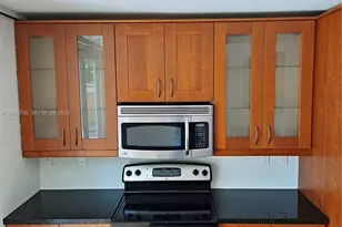 632 SW 107th Ave, Pembroke Pines, FL 33025 - Photo 9