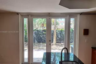 632 SW 107th Ave, Pembroke Pines, FL 33025 - Photo 15