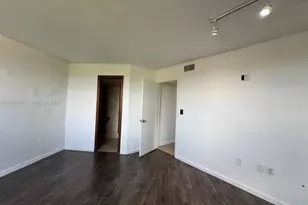 9715 Fontainebleau Blvd, Miami, FL 33172 - Photo 19