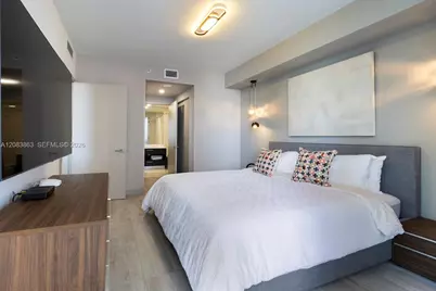 55 SW 9th St #3010, Miami, FL 33130 - Photo 5