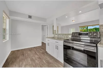 11250 SW 46th St, Miami, FL 33165 - Photo 9