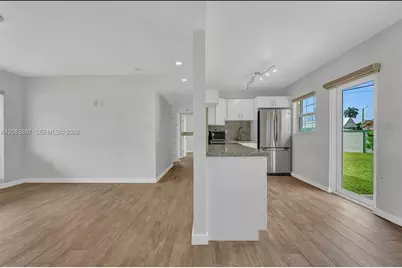 11250 SW 46th St, Miami, FL 33165 - Photo 11