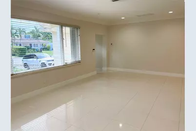 4555 N Jefferson Ave, Miami Beach, FL 33140 - Photo 3