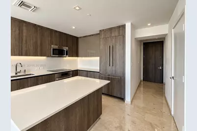 88 SW 7th St #1808, Miami, FL 33130 - Photo 3