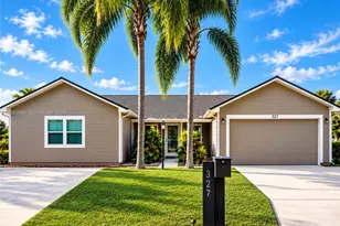 327 Marquee Dr, Kissimmee, FL 34758 - Photo 1