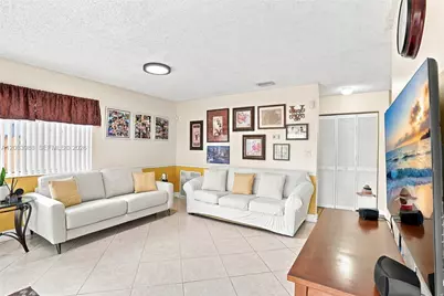 18209 NW 61st Ct, Hialeah, FL 33015 - Photo 11