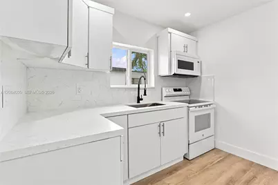 4795 E 8th Ct, Hialeah, FL 33013 - Photo 13