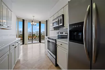 3640 Yacht Club #1807, Aventura, FL 33180 - Photo 11