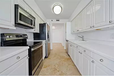 3640 Yacht Club #1807, Aventura, FL 33180 - Photo 9