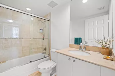 [Address not provided], Hallandale Beach, FL 33009 - Photo 13