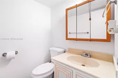 800 Parkview Dr #901, Hallandale Beach, FL 33009 - Photo 15