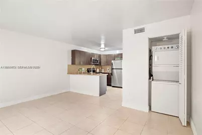 7241 Miami Lakes Dr #D19, Miami Lakes, FL 33014 - Photo 7