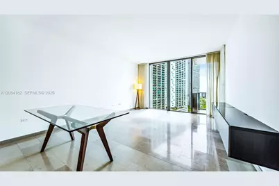 68 SE 6th St #1605, Miami, FL 33131 - Photo 3