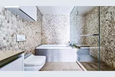 68 SE 6th St #1605, Miami, FL 33131 - Photo 21